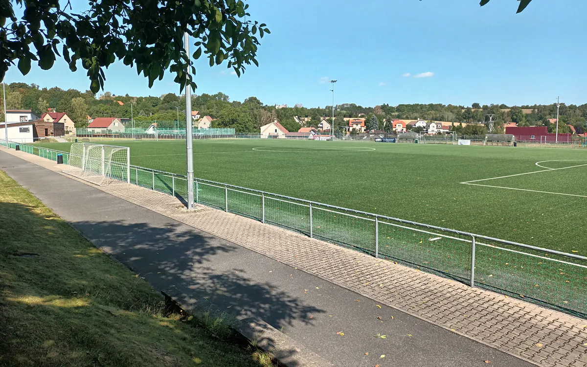 Asfaltový ovál ve sportovním areálu Baníku Rynholec