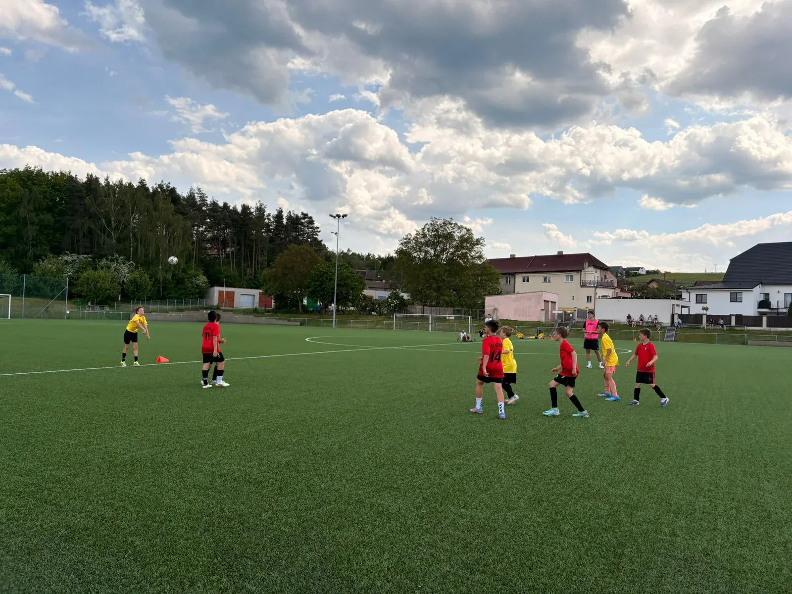 Mládežnické mužstvo TJ Baník Rynholec na hřišti